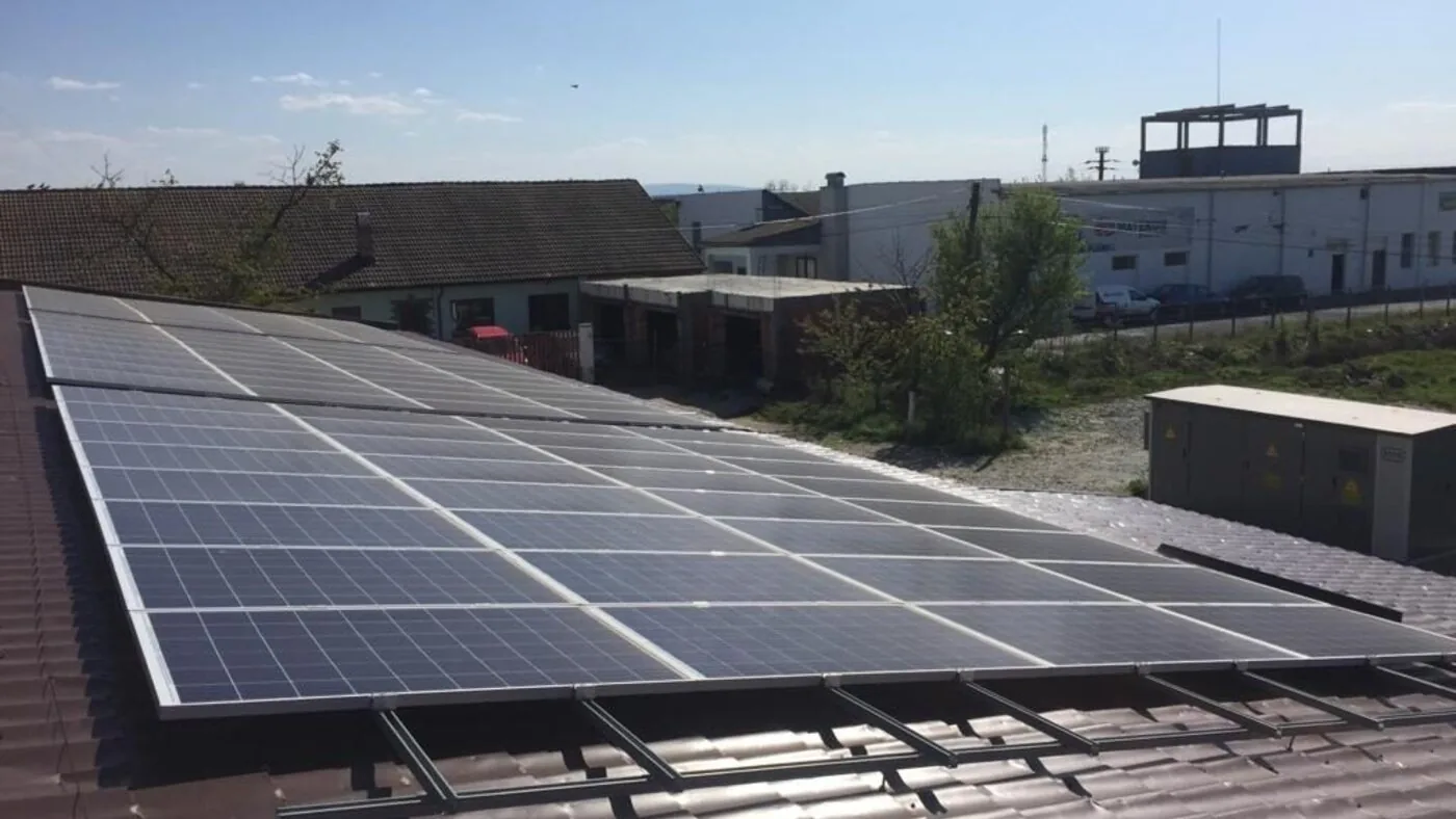 Primele instalații comerciale de peste 100 kW: ce se schimbă la scară mare